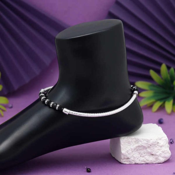 Vintage Style Silver Anklets Fashionable Alloy Jewelry for Gift Occasions
