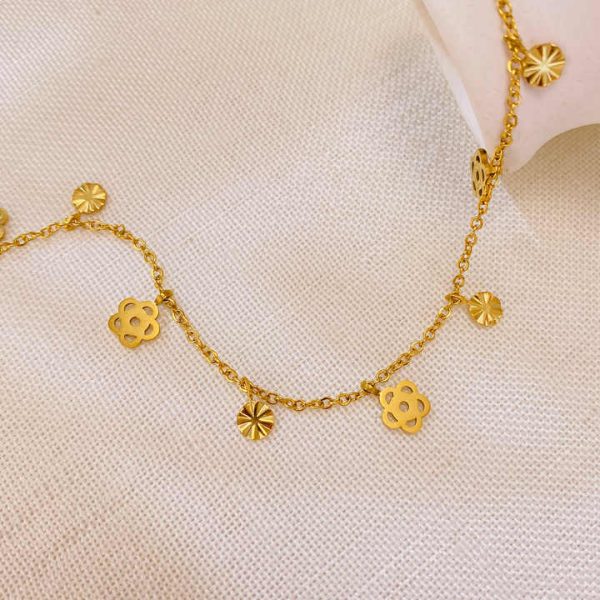 Niche Fashion High-End Women's Ankle Chain 18K Gold Plated Stainless Steel Hollowed Flower Foot Decoration