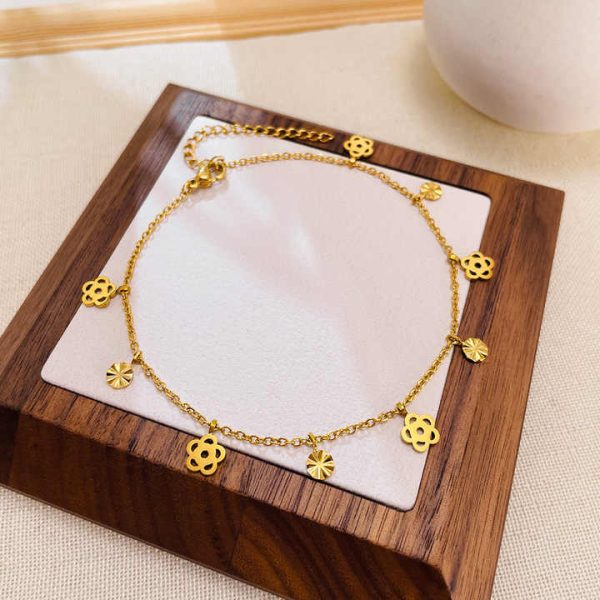 Niche Fashion High-End Women's Ankle Chain 18K Gold Plated Stainless Steel Hollowed Flower Foot Decoration