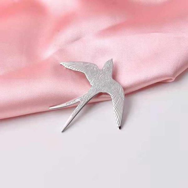 Trendy Gold and Silver Metal Animal Brooch Little Swallow Shaped Bling for Men and Women for Weddings Mainly Made of Alloy