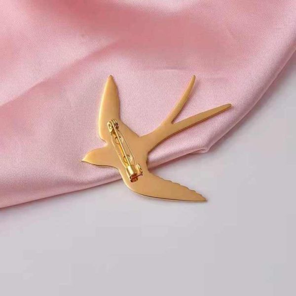 Trendy Gold and Silver Metal Animal Brooch Little Swallow Shaped Bling for Men and Women for Weddings Mainly Made of Alloy