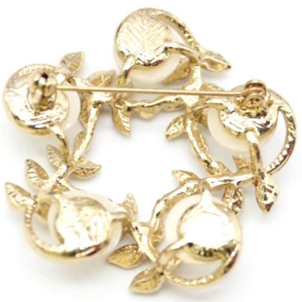 Fashion Jewelry Round Garland Pearl Brooch Hollow Leaf Corsage Clothing Brooches Pin Accessories Wholesale