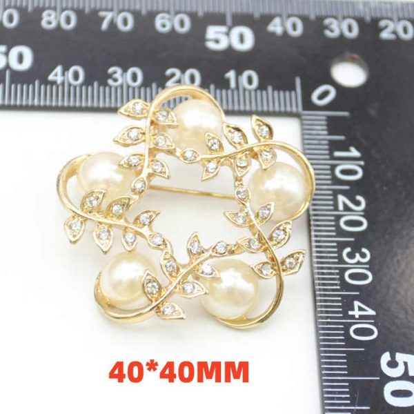 Fashion Jewelry Round Garland Pearl Brooch Hollow Leaf Corsage Clothing Brooches Pin Accessories Wholesale