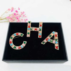 Hot Selling Alloy Crystal Diamonds Letter Brooch Women Fashion Designer Fine Jewelry Clothes Pin Accessories