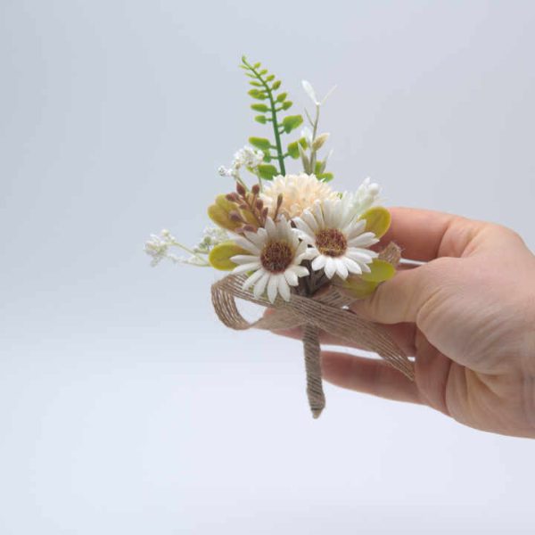 Daisy Simulation Flower Brooches for Wedding and Engagement Corsage Decor for Bridal and Bridegroom