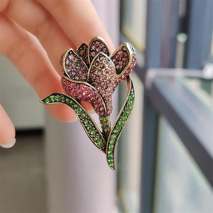 Personality Charming Lady Diamond Brooches Delicate Elegant Light Luxury Tulip Flower Brooch 2025 New Trendy Fashion Accessories