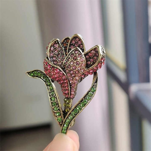 Personality Charming Lady Diamond Brooches Delicate Elegant Light Luxury Tulip Flower Brooch 2025 New Trendy Fashion Accessories