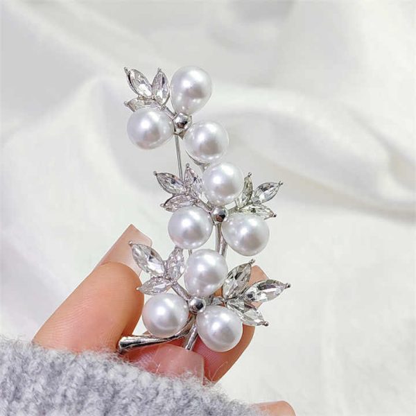 New Models Crystal Brooches High Temperament Tree Branch Sorority Pearl Brooch Versatile Clothing Pin Woman Charm Accessories