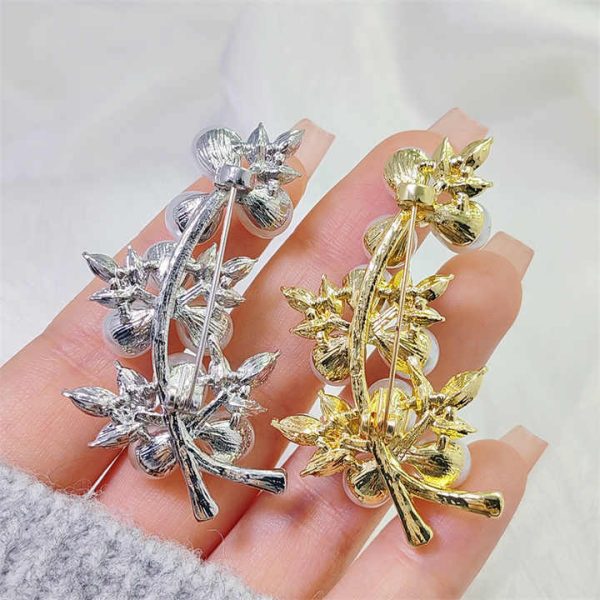 New Models Crystal Brooches High Temperament Tree Branch Sorority Pearl Brooch Versatile Clothing Pin Woman Charm Accessories