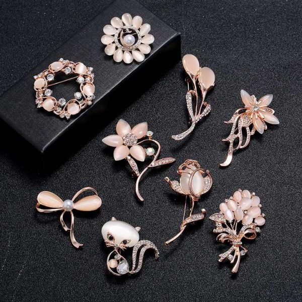 Luxury Fashion Ladies Brooch Cat's Eye Pearl Rhinestone Brooch Clothes Accessories