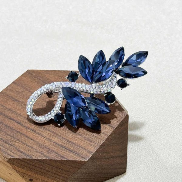 Ladies New Delicate Fashion Blue Brooch Hot Sales Popular High Quality Wholesale Crystal Brooches Party Coat Suit Accessories