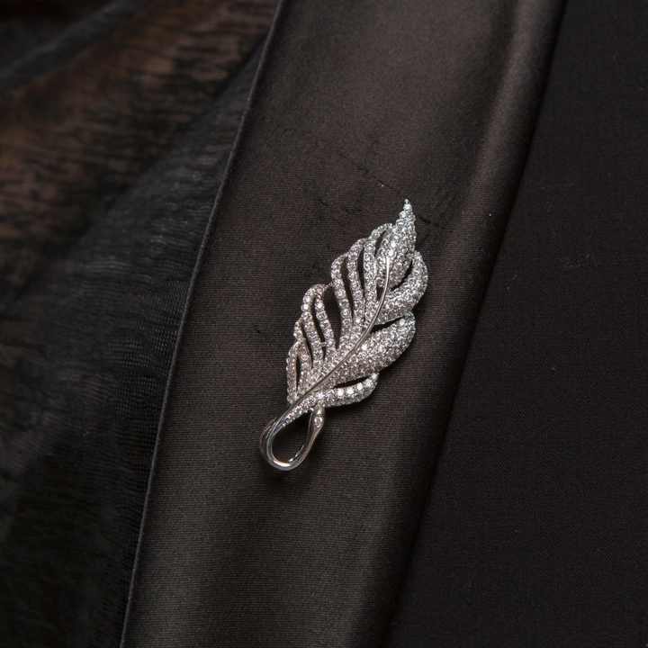 Wholesale Fashion Custom Beautiful Leaf Shape CZ Crystal Brooch Brass Jewelry Plating for Bridal Wedding Party Gift