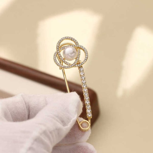 Women's Fashion Alloy Accessory Gold Silver Crystal Artificial Pearl Brooch Pin Hollow Flower Shape Pattern for Turban Shawl