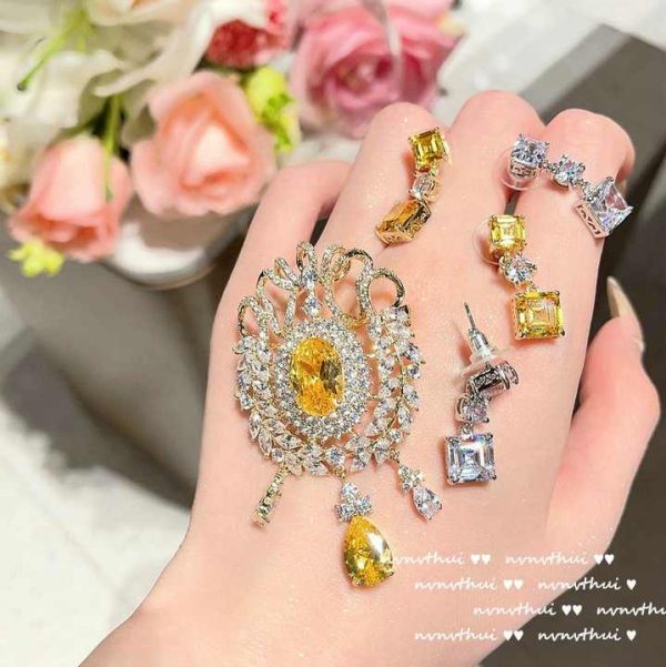 Cinderella Twilight Yellow Wheat Ear Gem Crown Brooch 18K Gold Plated Mountain Zhu Pear Goose Yellow Rock Sugar Weddings Gifts