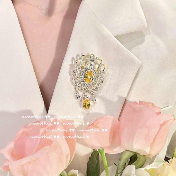 Cinderella Twilight Yellow Wheat Ear Gem Crown Brooch 18K Gold Plated Mountain Zhu Pear Goose Yellow Rock Sugar Weddings Gifts