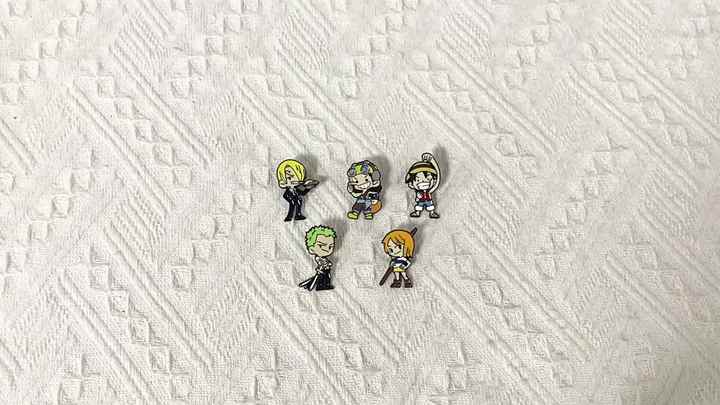 Custom Girl Power Alloy Brooch Pins Gold Plated Feminism Lapel Badges Wholesale Wedding Engagement Party Gifts for Women Men