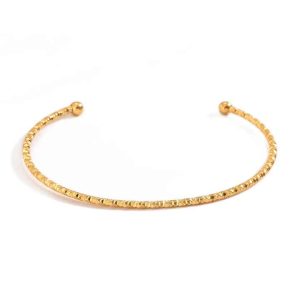 Elegant Minimalist Fashion Charm Bracelet with Vintage Twist Classic Accessory for Any Occasion