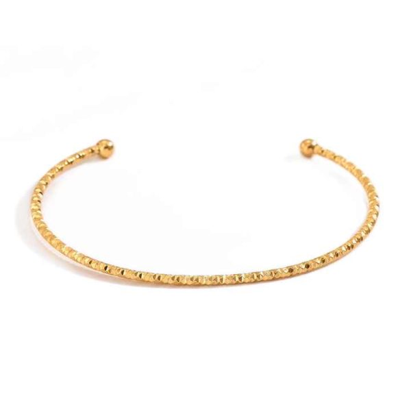 Elegant Minimalist Fashion Charm Bracelet with Vintage Twist Classic Accessory for Any Occasion