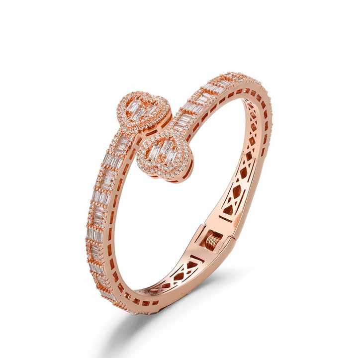 Custom-Made Modern Charm Bracelet Elegant Diamond Engraved Heart Motifs Latest Adjustable Fashion Accessory