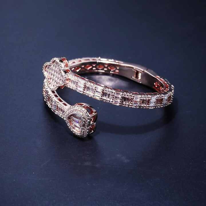 Trendy Adjustable Four Leaf Clover Charm Bracelet for Women and Men - Iced Out Zircon Heart Bangle in Gold Silver Rose Gold