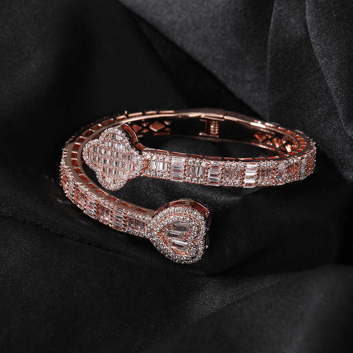 Unique Design Iced Out Four Leaf Clover Bracelet Heart Shape Bangle Hiphop Adjustable Fashion Jewelry Women Man