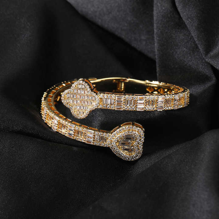 Unique Design Iced Out Four Leaf Clover Bracelet Heart Shape Bangle Hiphop Adjustable Fashion Jewelry Women Man