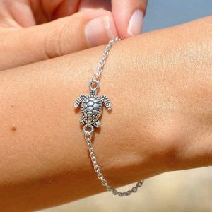 Trendy Ocean Theme Adjustable Zinc Alloy Charm Bracelet with Sea Turtle Dolphin Shark Pendants – Promotional Gift Jewelry for Women Men
