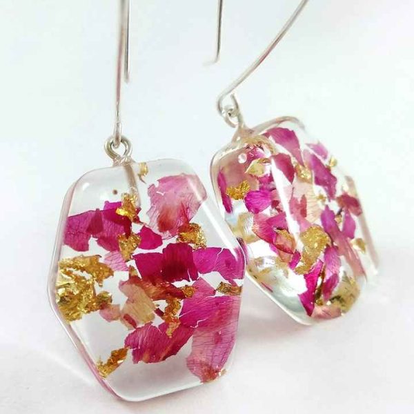 Antique Resin Earring Golden Shade Design for Ear Ware Jewelry Modern Look Fashionable Jewelry Latest Resin Earring
