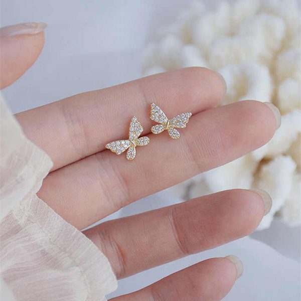 Minimalist Pearl Asymmetric Cuff Earrings for Women Girls Butterfly Tassel Ear Clips Piercing Cuff Earrings Jewelry Gift