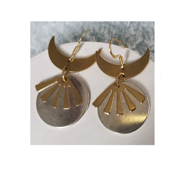 Unique Brass Earring for Party Ware Items and Gift Jewlery Round Shape Design Piece with Shot Dress Use