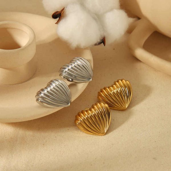 Hot-selling Anti-allergy High-grade love Earrings Titanium Steel Heart-shaped Vertical Stripes 18k Gold Fashion Earrings