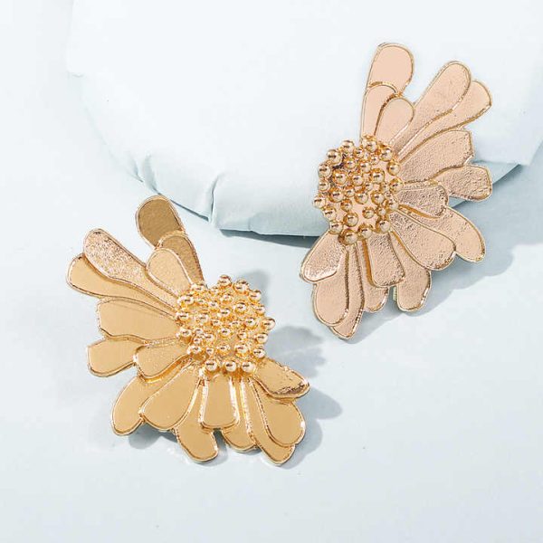 Hot Retro Alloy Gold Metal Vintage Irregular Leaf Geometric Flower Statement Earrings