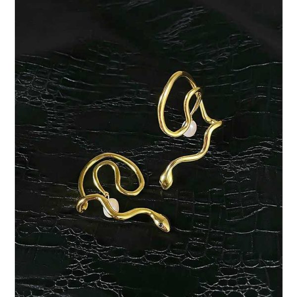 Original Design 18K Gold Plated Brass Jewelry Snake Shape Natural Pearl Ear Clip Party Accessories Earrings E221379