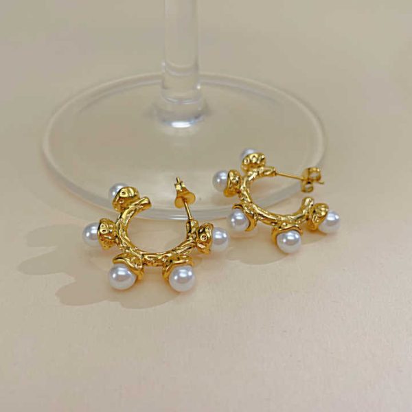18K Gold Plated Elegant Pearl Hoop Studs C Shape Stud Earrings with White Pearls Fashion Drop Earrings