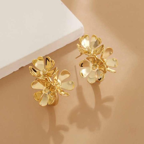 Wholesale Gold Plated C-Shaped Women's Metallic Flower Stud Drop Earrings Fashion Jewelry for Gifts