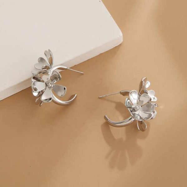 Wholesale Gold Plated C-Shaped Women's Metallic Flower Stud Drop Earrings Fashion Jewelry for Gifts