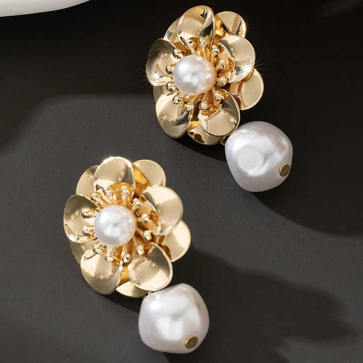 High-Grade Vintage Imitation Pearl Flower Pendant Drop Earrings Fashionable Petal Studs with Sweet Temperament Wholesale
