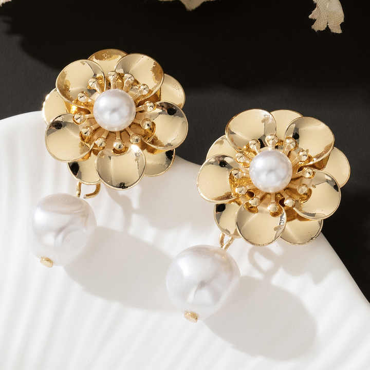 High-Grade Vintage Imitation Pearl Flower Pendant Drop Earrings Fashionable Petal Studs with Sweet Temperament Wholesale