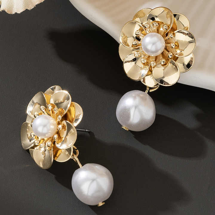 High-Grade Vintage Imitation Pearl Flower Pendant Drop Earrings Fashionable Petal Studs with Sweet Temperament Wholesale