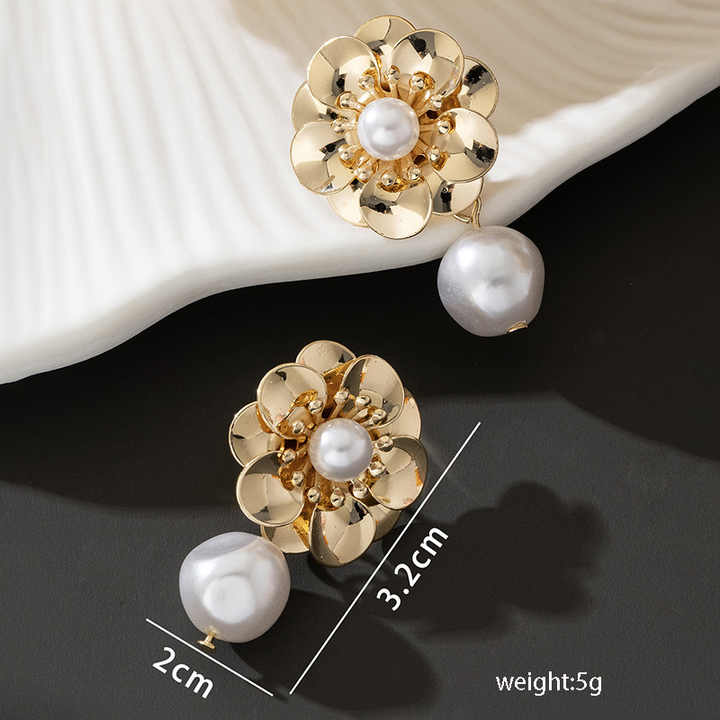 High-Grade Vintage Imitation Pearl Flower Pendant Drop Earrings Fashionable Petal Studs with Sweet Temperament Wholesale