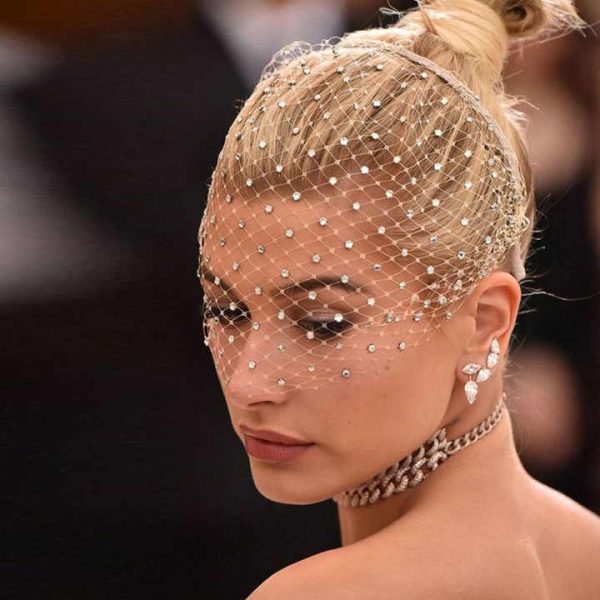 Women's Boho Bridal Rhinestone Wedding Headpiece Forehead Chain Hair Jewelry with Crestyltassal Packaging for Party Gift