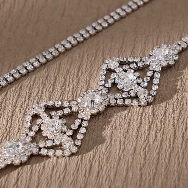 Luxury Rhinestone Headdress Jewelry for Women Eye Shape Crystal Forehead Elastic Hair Chain Wedding Bridal Hair Accessories