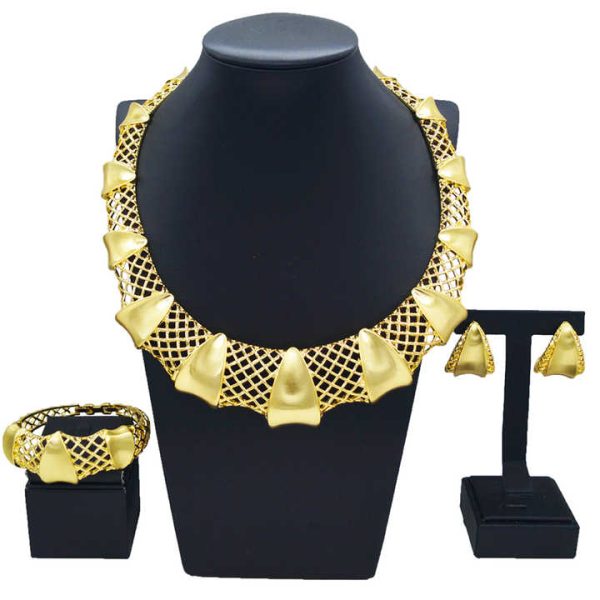 Zhuerrui Wholesale Luxury Good Jewelry Sets Fashion Hollow Out Necklace Jewelry Set High-end Woman Festival Gifts HV008541
