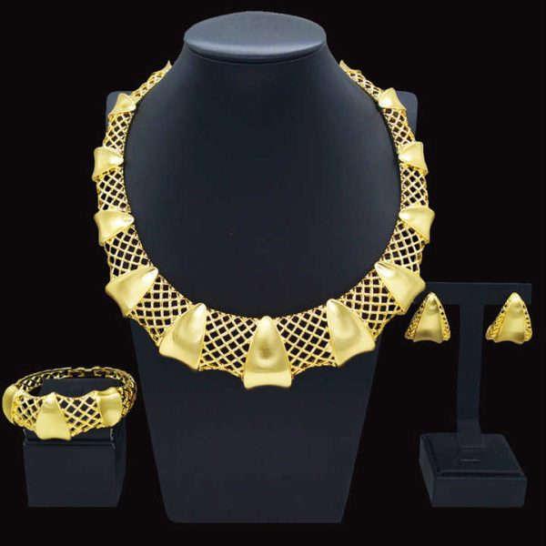 Zhuerrui Wholesale Luxury Good Jewelry Sets Fashion Hollow Out Necklace Jewelry Set High-end Woman Festival Gifts HV008541