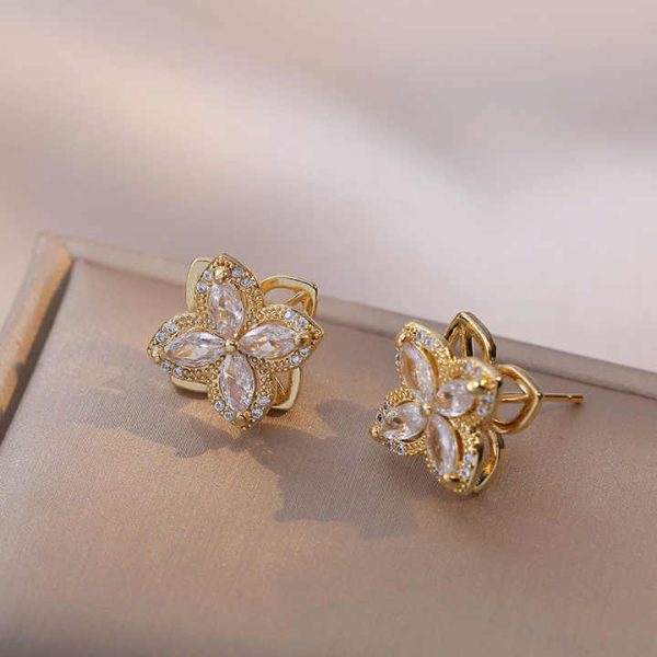 Hot Selling Four Leaf Flower Set with Zircon Pendant Earrings and Rings Fashionable Jewelry Set