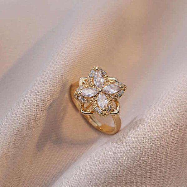 Hot Selling Four Leaf Flower Set with Zircon Pendant Earrings and Rings Fashionable Jewelry Set