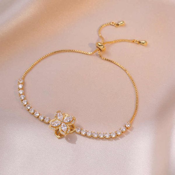 Hot Selling Four Leaf Flower Set with Zircon Pendant Earrings and Rings Fashionable Jewelry Set