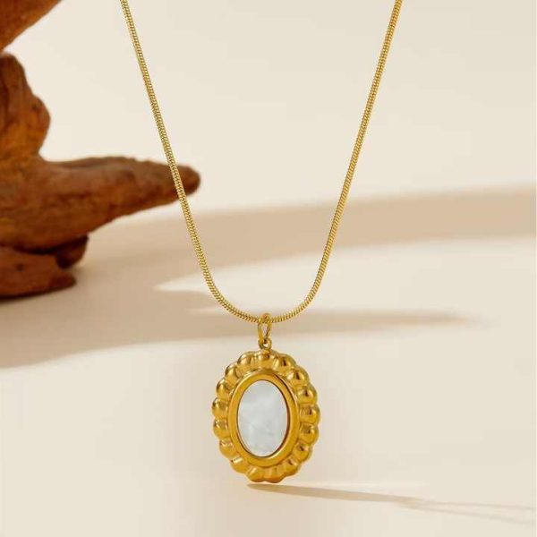 Fashion French Light Luxury INS Retro Women Shell Round Brand Necklace Earrings Set 18K Gold Titanium Steel Necklace