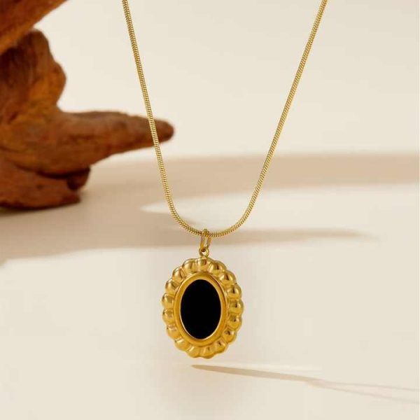 Fashion French Light Luxury INS Retro Women Shell Round Brand Necklace Earrings Set 18K Gold Titanium Steel Necklace
