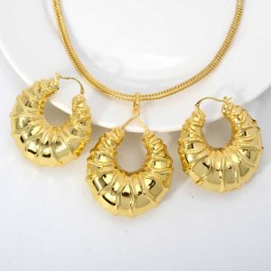 Romantic Brass Bridal Jewelry Set for Women - Necklace and Earrings Set for Weddings and Special Occasions